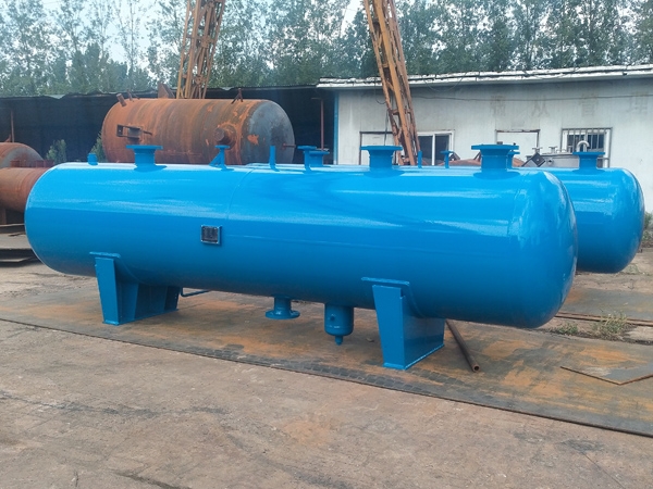 热虹吸式贮氨器